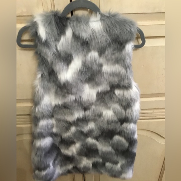 Gianni Bini Faux Vegan Fur Vest - Picture 2 of 4